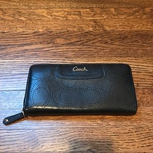 Like New! Coach Black Accordion Zip Wallet